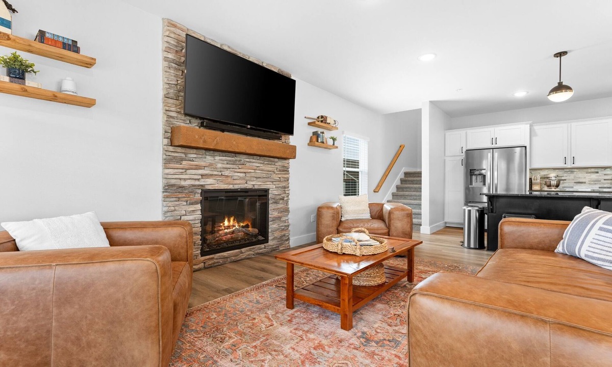 Indian Point Cabin | Next to SDC! Modern Lodge w/Indoor Pool