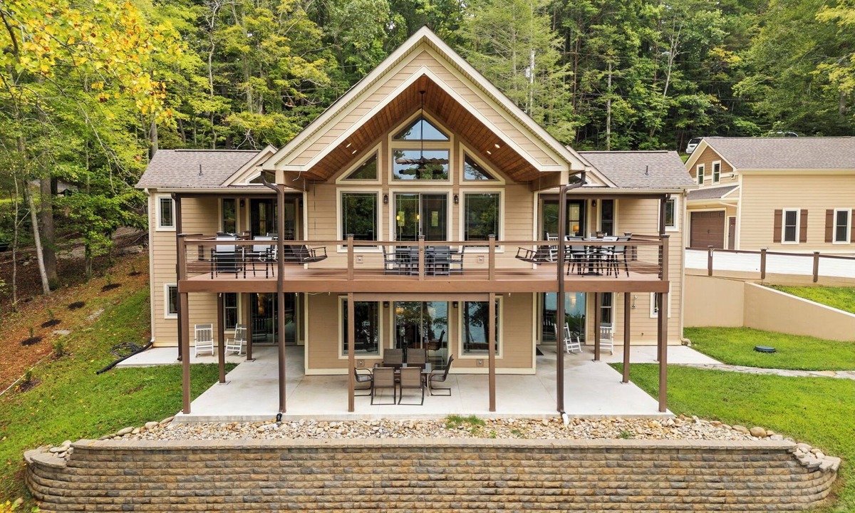 Jacksboro House | Norris Lakefront Retreat! King Suites, Private 2 slip dock, Firepit - 2027 Open!