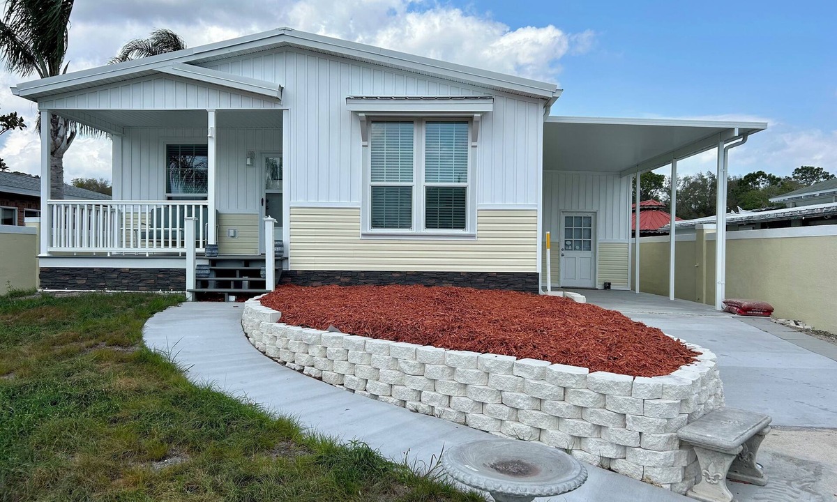 Indian Harbor Estates House | Oak Hill Waterfront Retreat – Unplug, Unwind, and Enjoy the Sunset