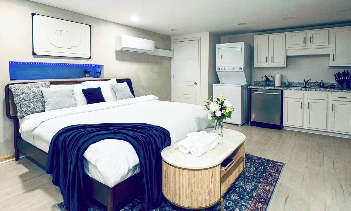 Shelby Park Apartment | Oak & Indigo Studio: By Downtown Louisville, Germantown, 4th Street, & More
