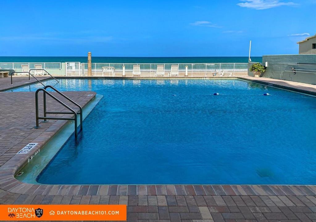 East Daytona Apartment | Oceanfront building with studio