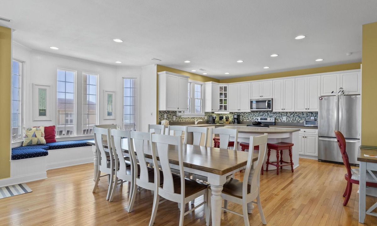 Emerald Isle House | Oceanfront, private pool,hot tub,elevator located in the Dolphin Ridge community