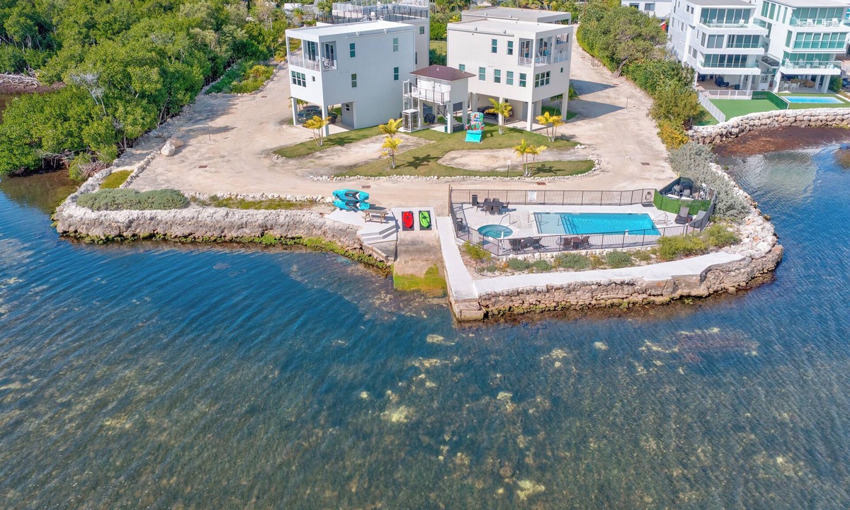 Monroe County House | Oceanside Retreat w/Rooftop, Pool & Kayaks