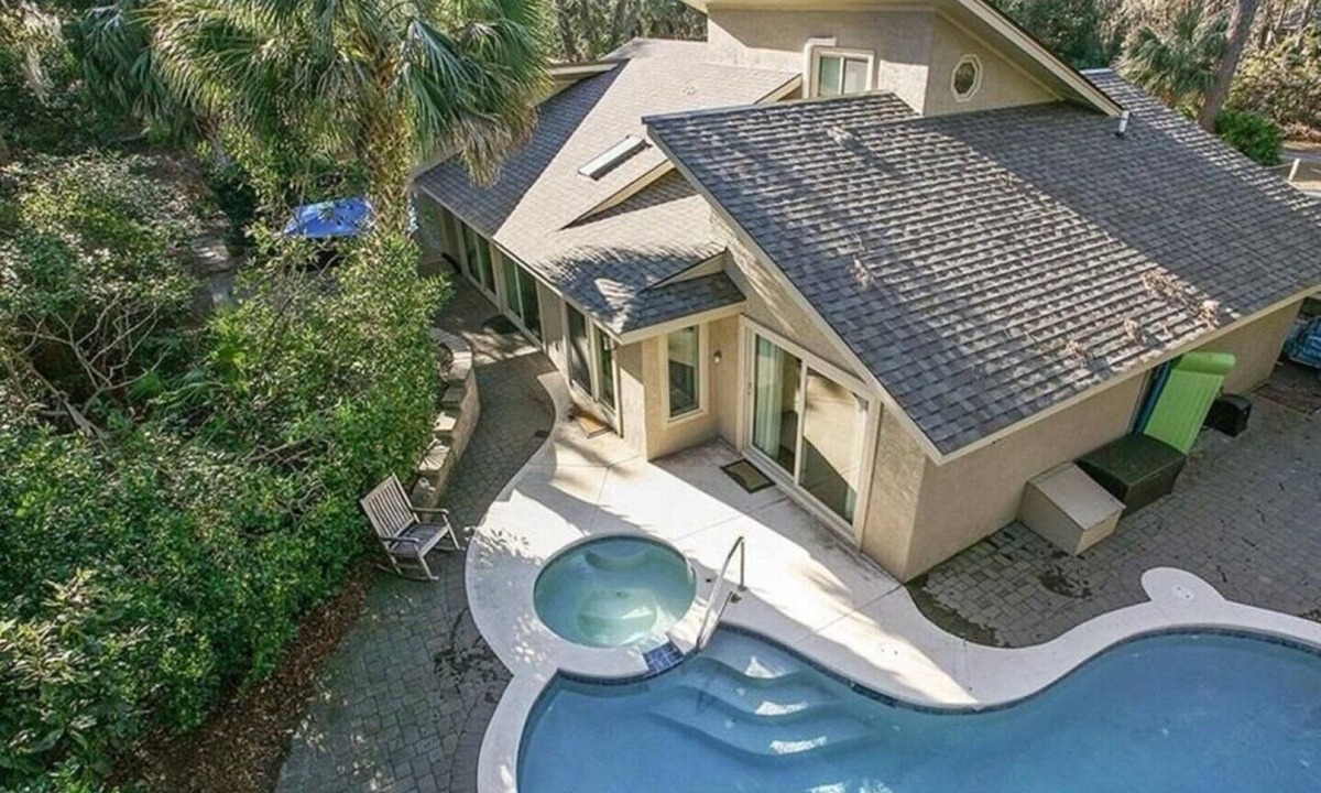Oceanside House | Oceanside Sea Pines Home! .3min walk to the Beach! Private Pool/Heated Spa!