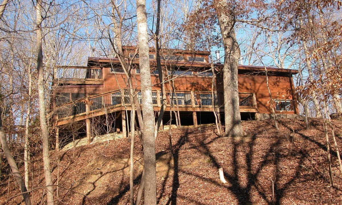Bee Spring House | Off-Grid Solar Lakefront House/Private 80+ Wooded Acres On Nolin Lake