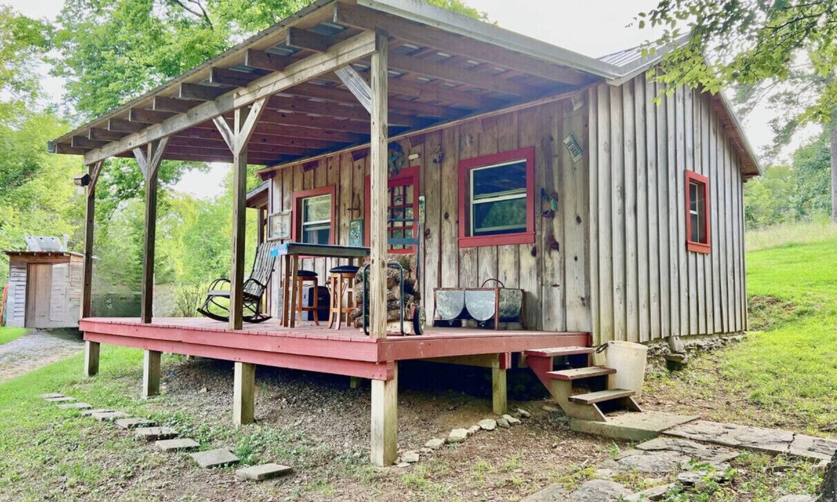 Lincoln County Cabin | off-the-grid "glamping" country cabin