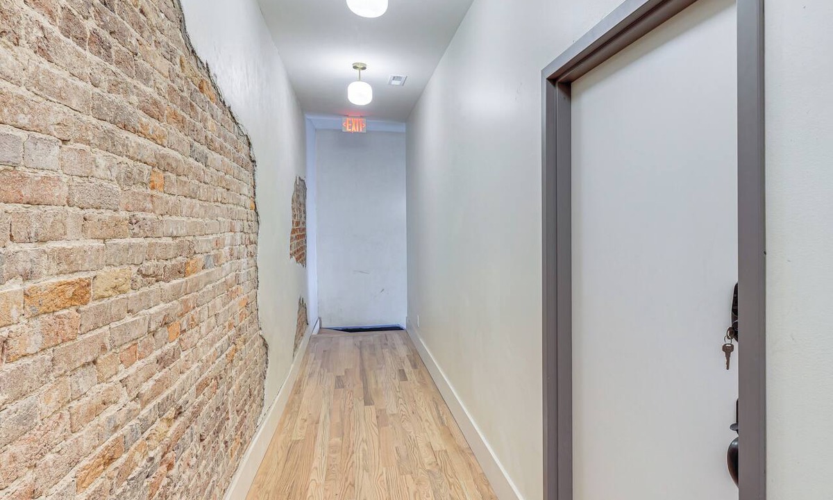 Lawrenceburg Apartment | On Dtwn Square! Chic Lawrenceburg Condo w/Balcony