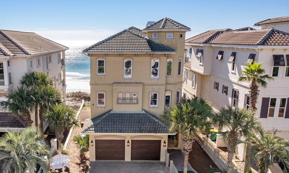 Destin House | On the Beach - Gated Community - Elevator - Community Pool - Beach Service Incl!