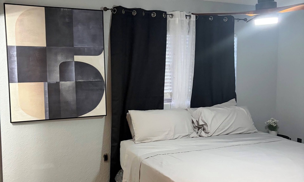 Pine Hills House | Orlando Downtown & Camping World Stadium Cozy 3 BDRM Retreat