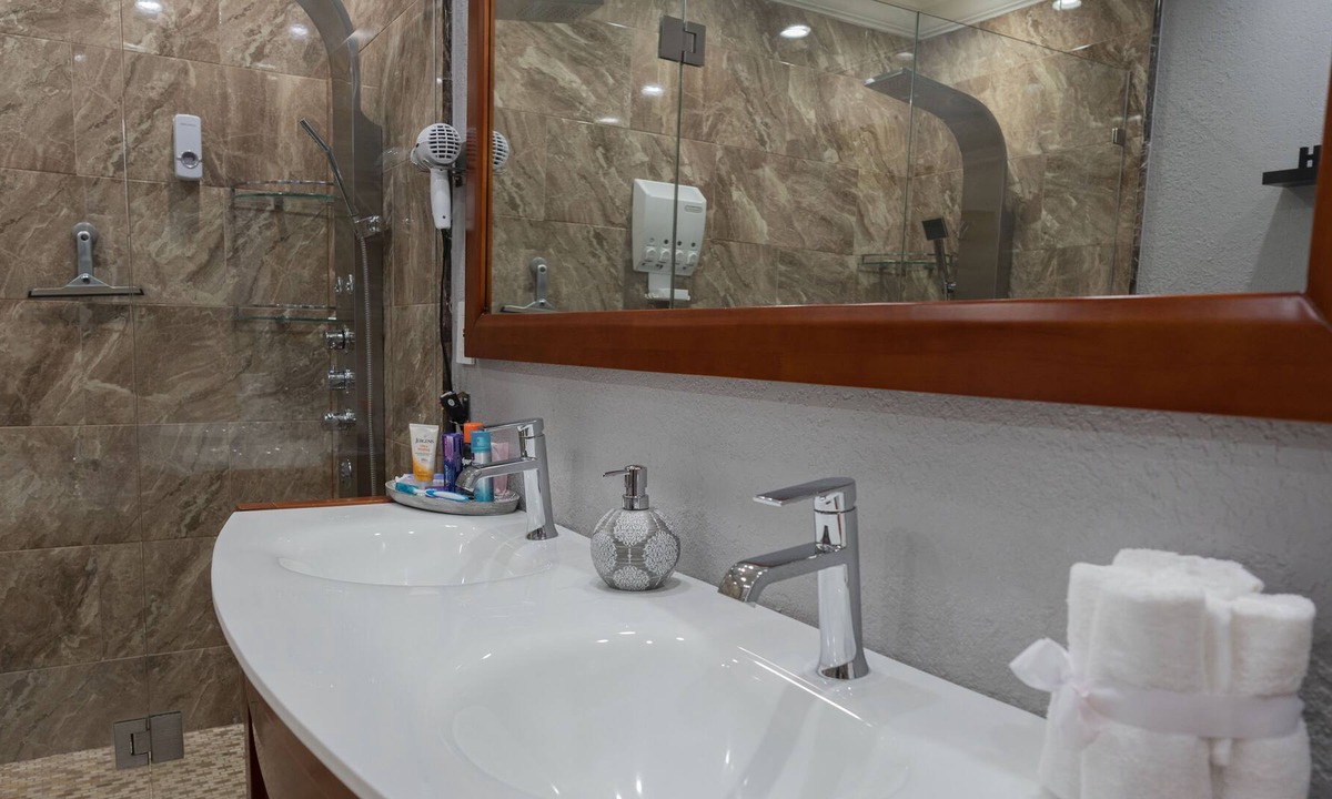 Haverhill House | Outside Lovers!3bedr/4bath, completely fence