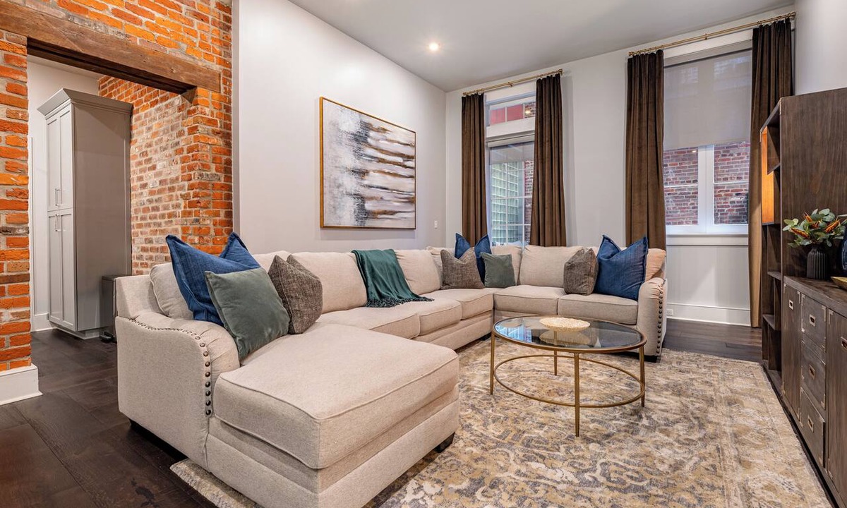 Central Business District Apartment | 🌙 Oversized Downtown Condo with Private Terrace🌙 - The Crescent