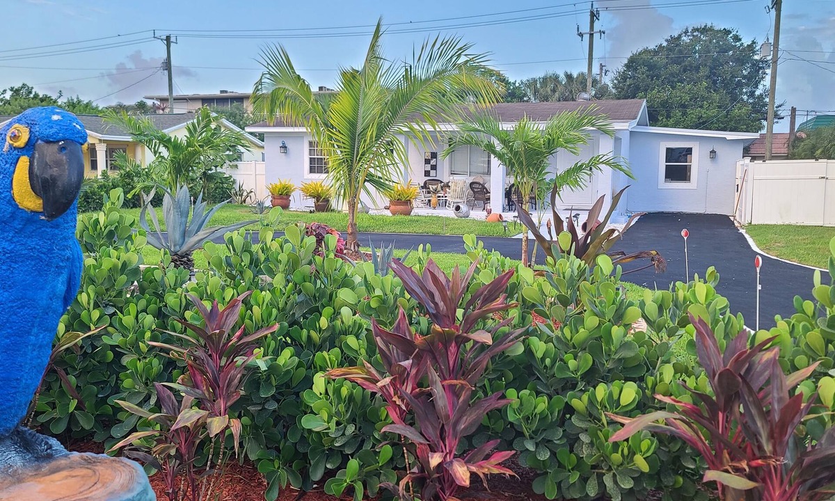Palm Springs House | Palm Springs Paradise 3-Bedroom 2-Bath 5 Miles to the Beach