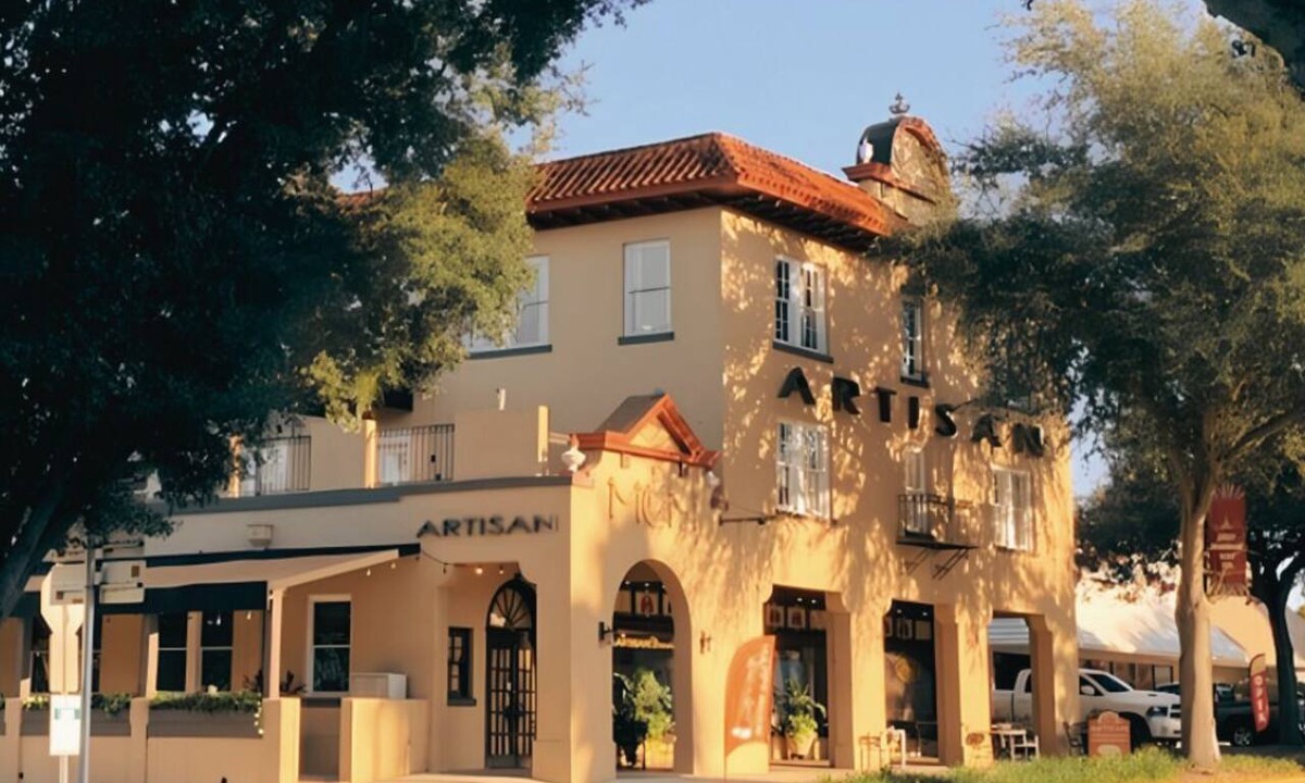 DeLand Hotel | Palm Suite @ Artisan Downtown enjoy the Artisan Experience