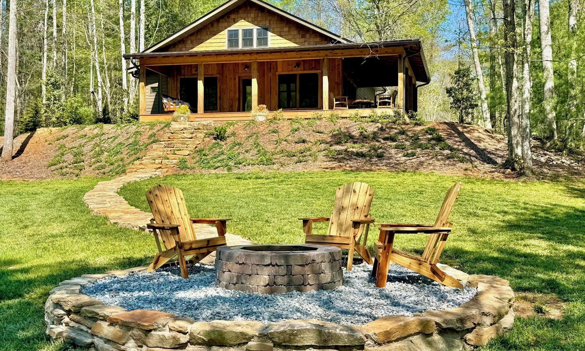 Saluda House | Palmetto Trailside Retreat