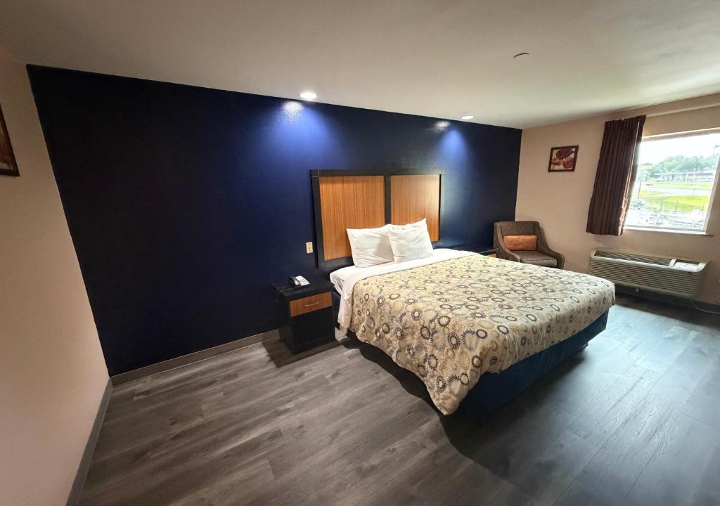 Baton Rouge Hotel | Paradise Inn & Suites