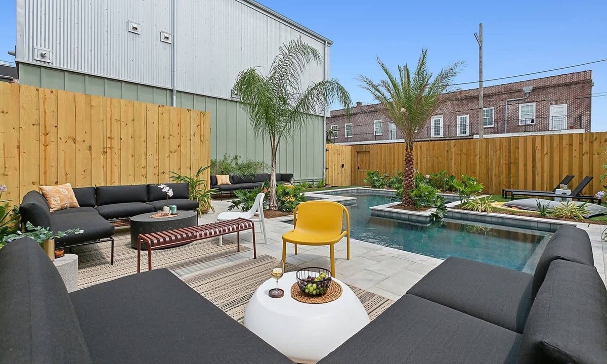 Faubourg Lafayette House | Paradise | Private Hot Tub + Shared Heated Pool