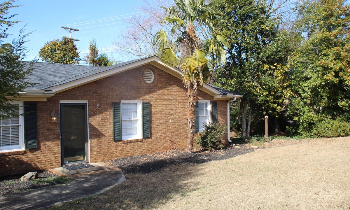 Easley House | Peaceful 3-bedroom house with AC in charming Easley