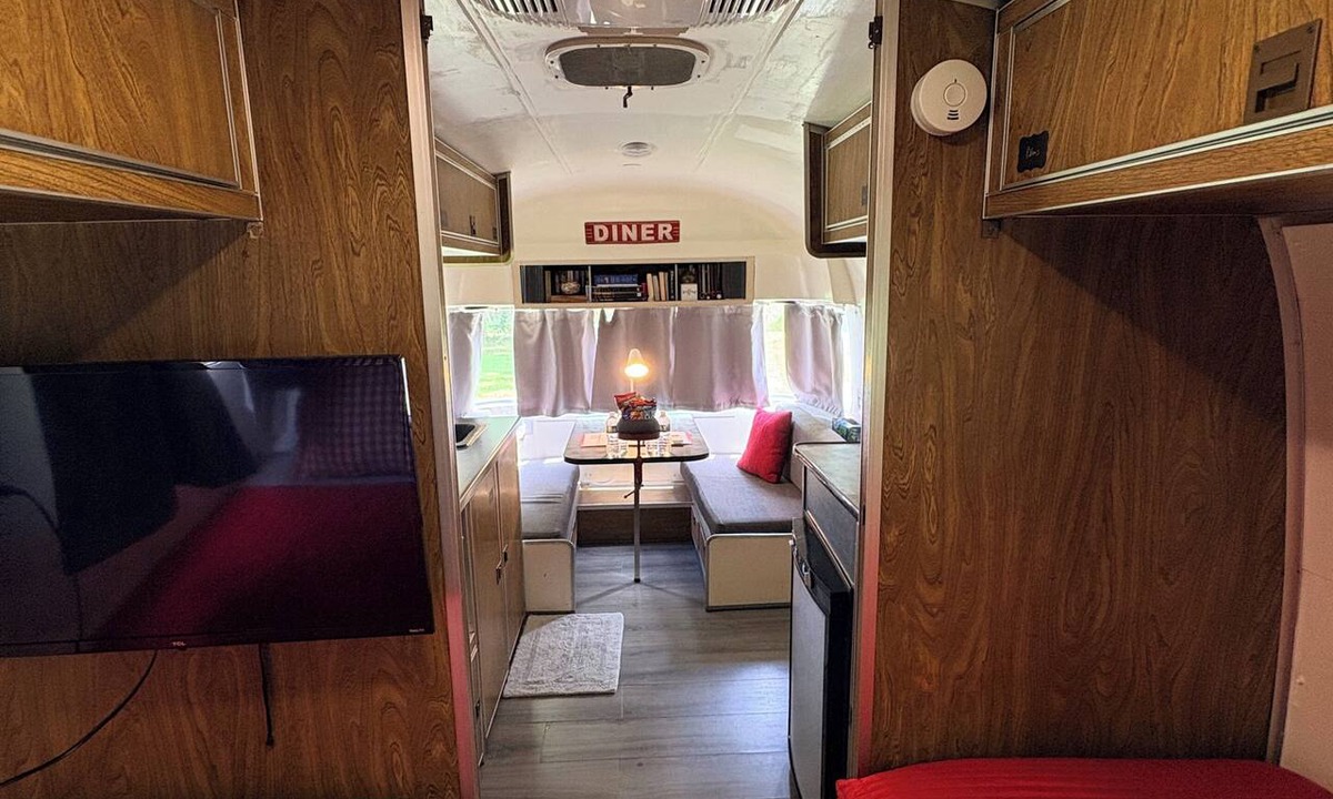 Fairhope House | Peaceful Airstream Fast WiFi Low Pet Fee FirePit Star Gazing Convenient