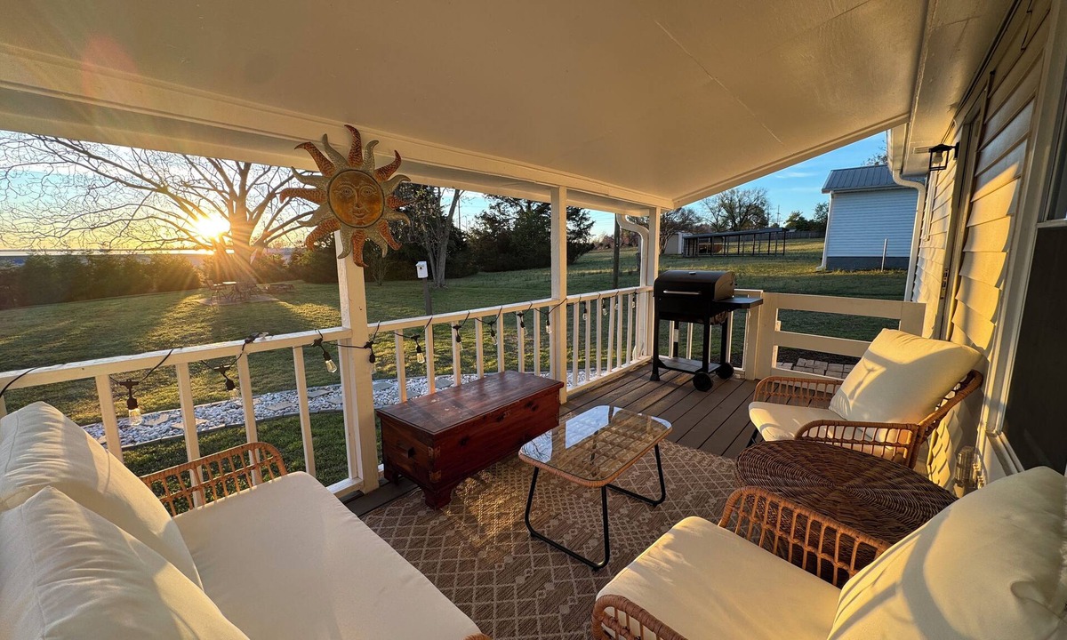 Braselton House | Peaceful and Charming Getaway 4-bedroom home in Braselton with WiFi, AC