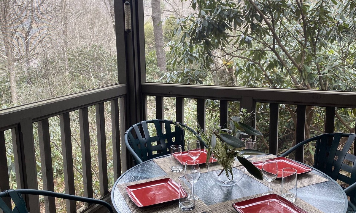 Highlands Condo | Peaceful mountain condo in gated community only 1.3 miles from Highlands