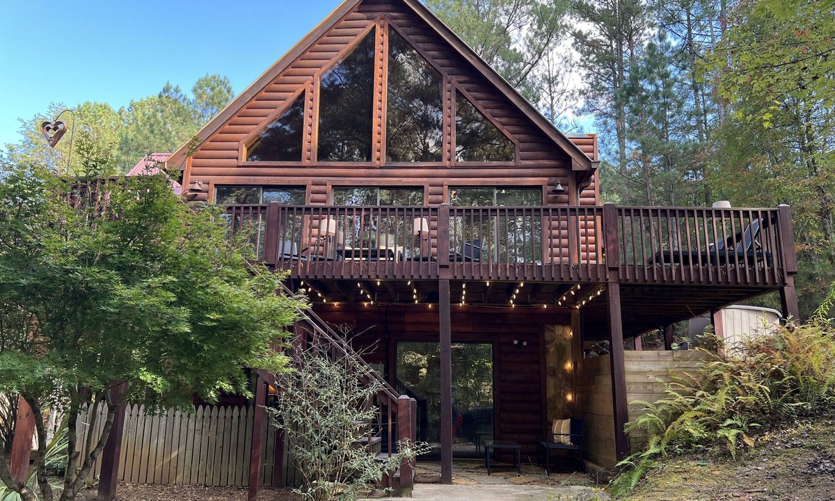 Copperhill Cabin | Peaceful Pines Chalet- Pets welcome! Paved access. Secluded, great location