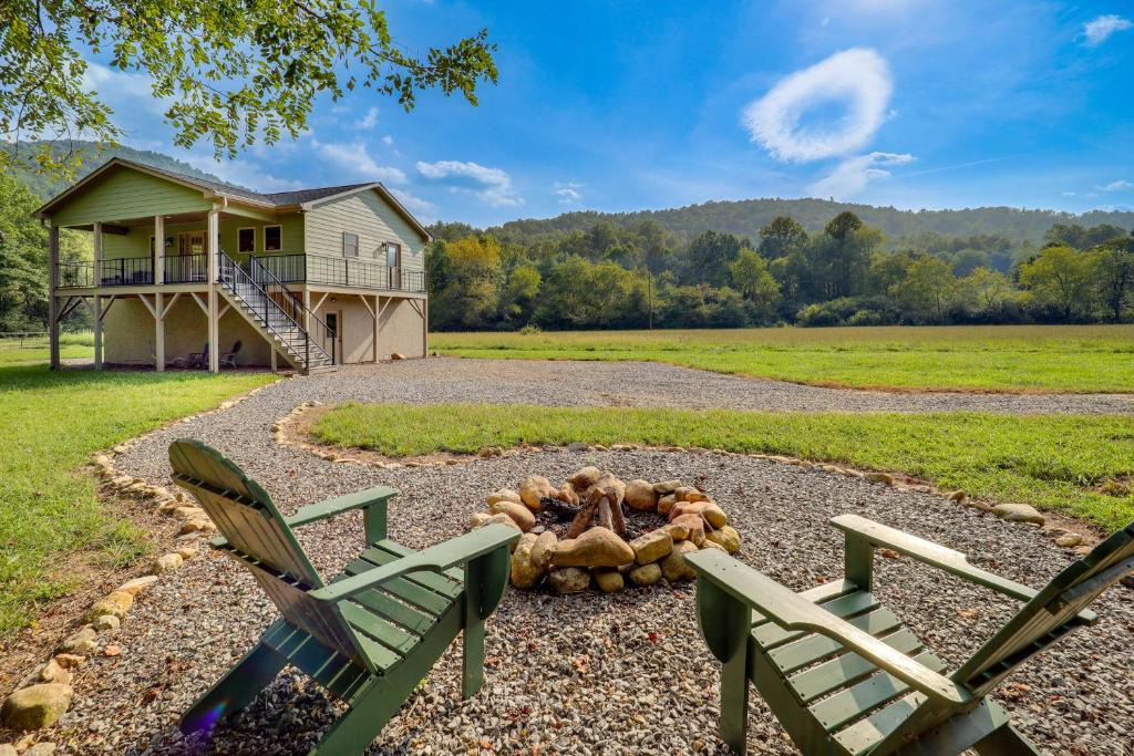 Purlear House | Peaceful Purlear Vacation Rental w/Creek Access!