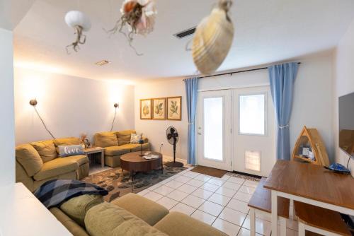Fort Walton Beach House | Peaceful Townhouse 1 mile to Beach Okaloosa Island Relax Replenish