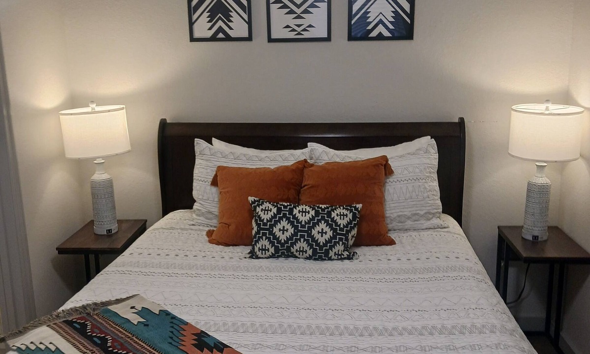 Gainesville Apartment | Perfect for Gator Games! Two Blocks Away from Ben Hill Griffin Stadium