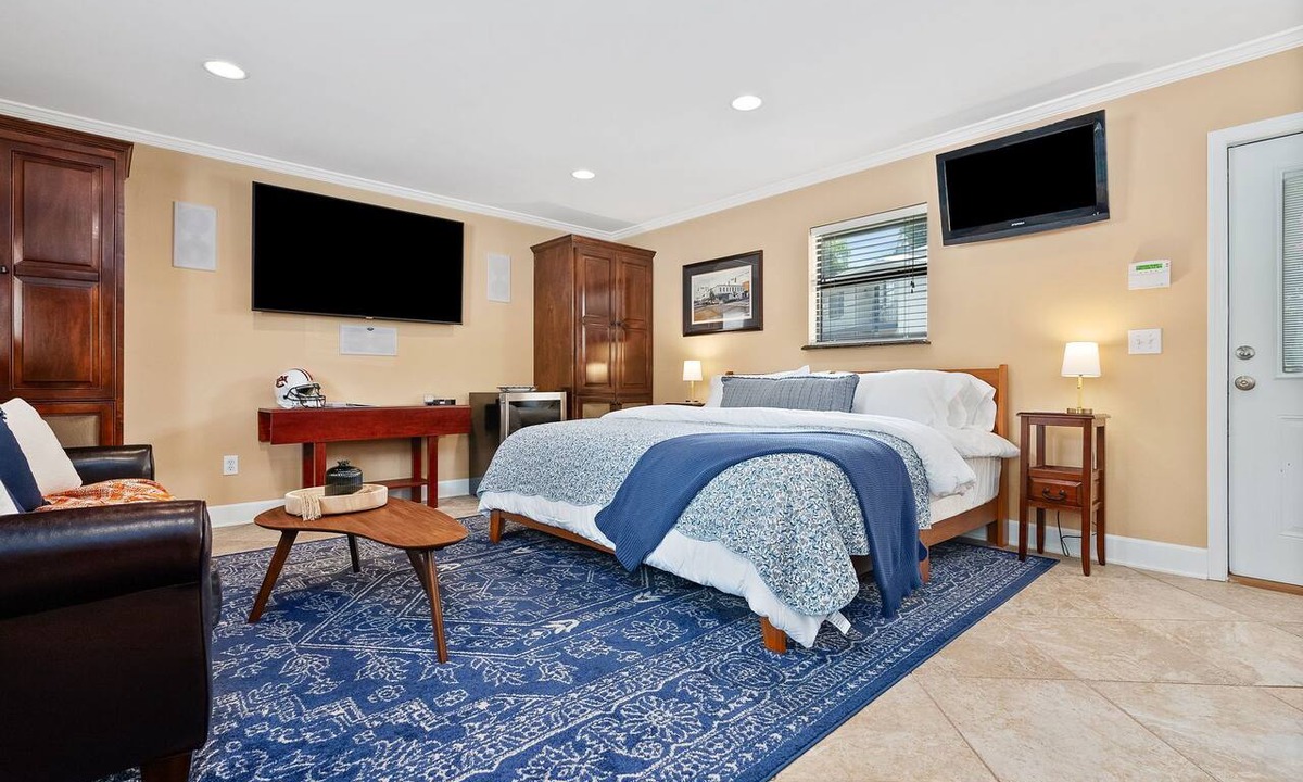 Auburn Apartment | Perfect Game-day Loft 0.2 Miles From Toomer's Corner ~ Pet Friendly