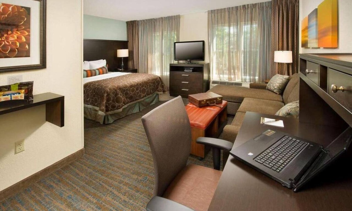 Alpharetta Hotel | Pet-friendly and Spacious 2BR Suite with Kitchen! Free Breakfast, Pets Allowed!
