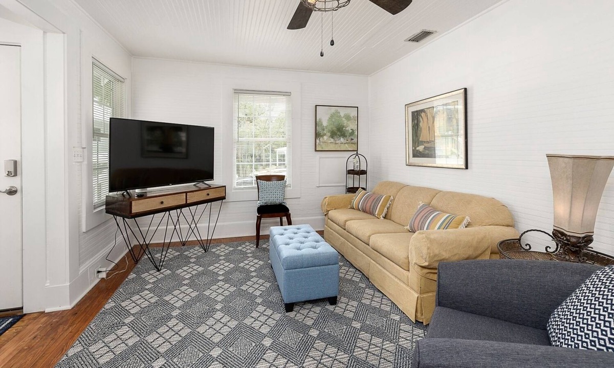 Saint Simons Island Cottage | Pet Friendly Cottage! One short block to beach-Walk to shops and dining!