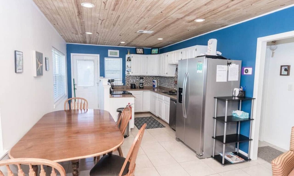 Panama City Apartment | Pet Friendly Cheerful home on Emerald Coast