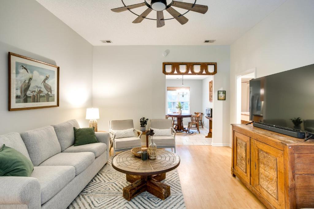 Darien House | Pet-Friendly Darien Vacation Rental w/Patio!