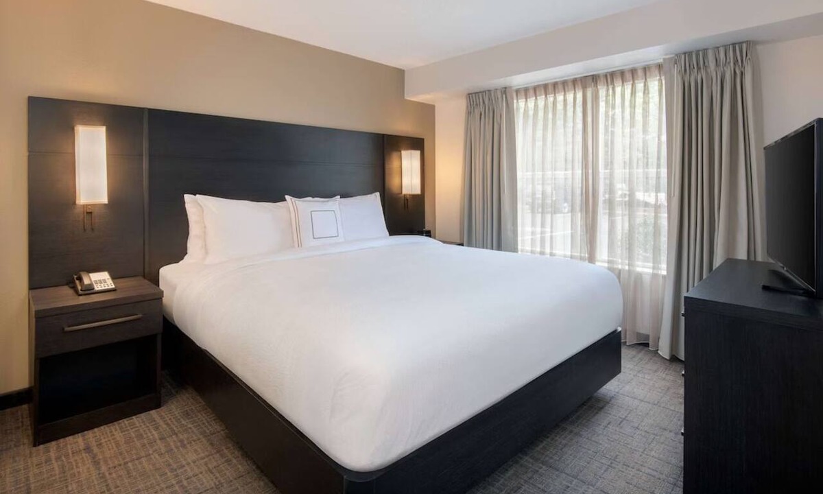 Town Center Hotel | Pet Friendly Hotel! 3 Spacious 2BR Suites with Private Kitchens, Free Breakfast!