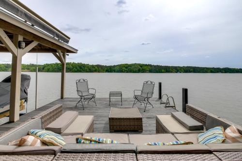 Eatonton House | Pet-Friendly Lake Sinclair Home w/Boat Dock!