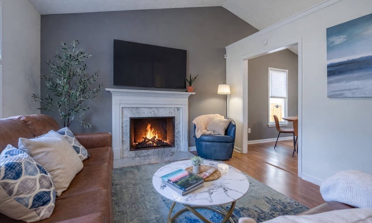 Acworth House | Pet-Friendly Sleeps 8 Fast WiFi Near Lake - Holiday Home