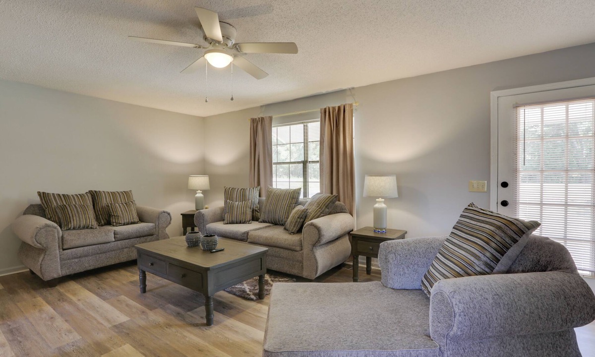Slocomb House | Pet-Friendly Slocomb Vacation Rental w/Sunroom!