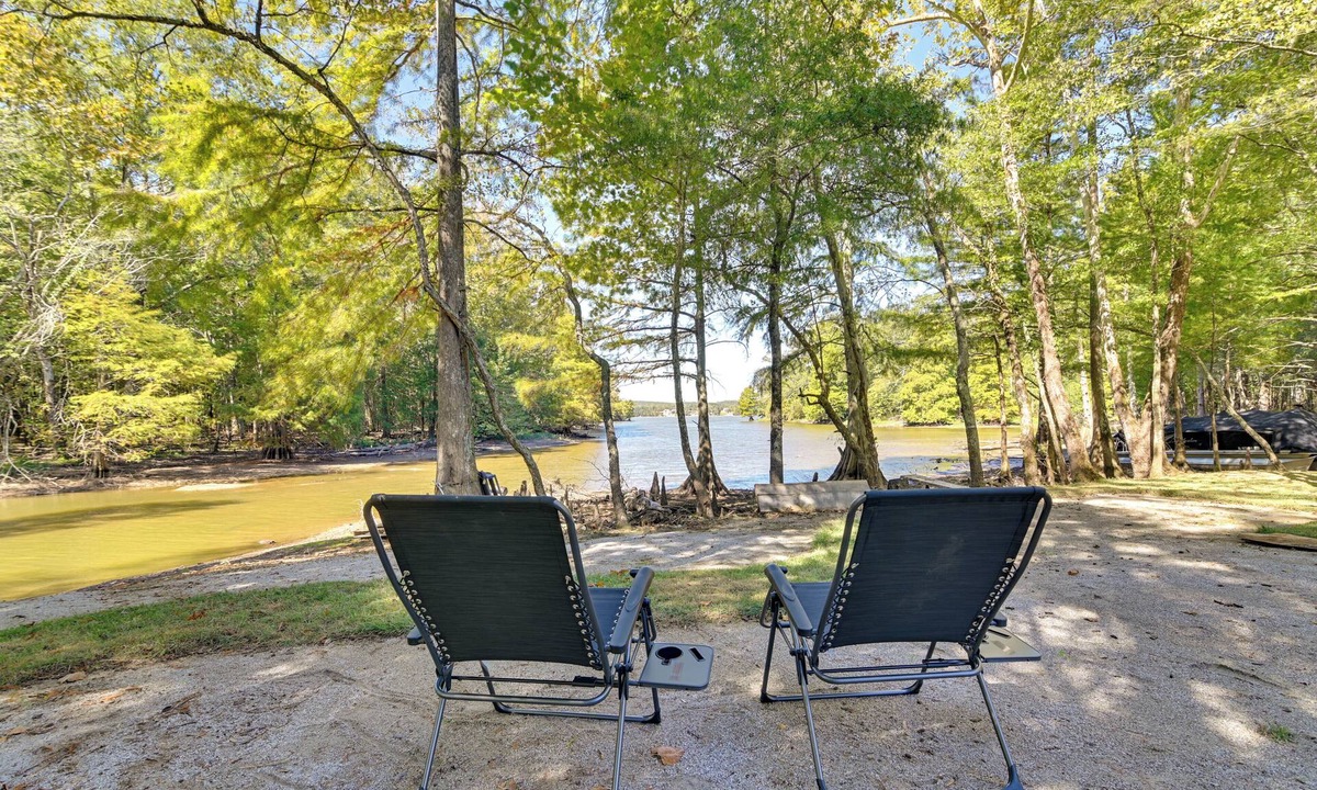 Cherokee Cabin | Pickwick Lake Cabin: Private Hot Tub, Shared Perks
