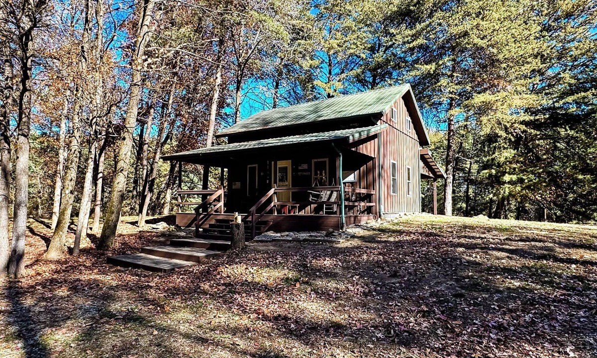 Westphalia Cabin | Pine Oaks Cabin includes Guest Pole Barn. Modern comfort meets county living.
