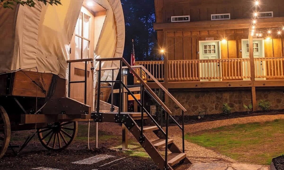 Benton House | Pioneer luxury glamping wagon by the Ocoee