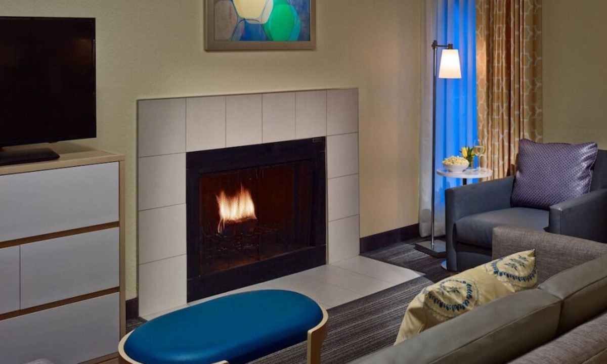Eagan House | Pleasant Stay, Convenient Location, 3 Pet-Friendly Units, Pool, Free Breakfast