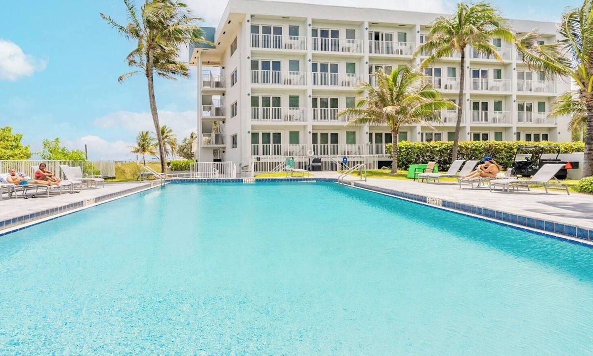 Pompano Beach Resort | Pompano Beach | Coastal Comfort Retreat | Pool + Beach | 2BR