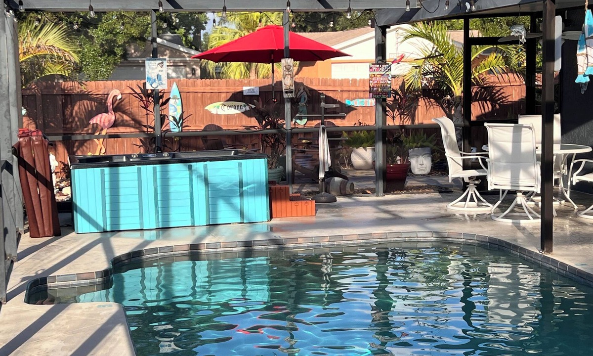 Somerset Lakes House | Pool Home with Pool Heater and Hot Tub Near Clearwater and other Fine Beaches.