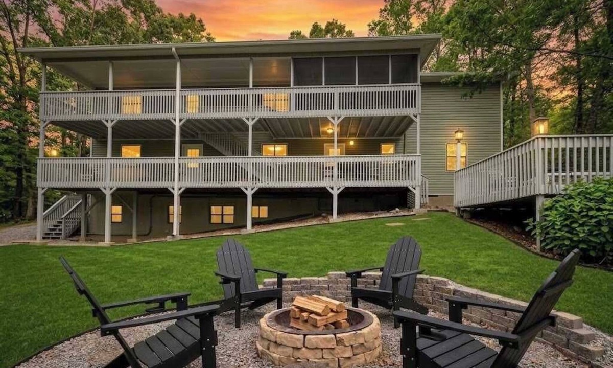 Flintstone House | Pool & Hot Tub, Large Hillside Family Retreat !