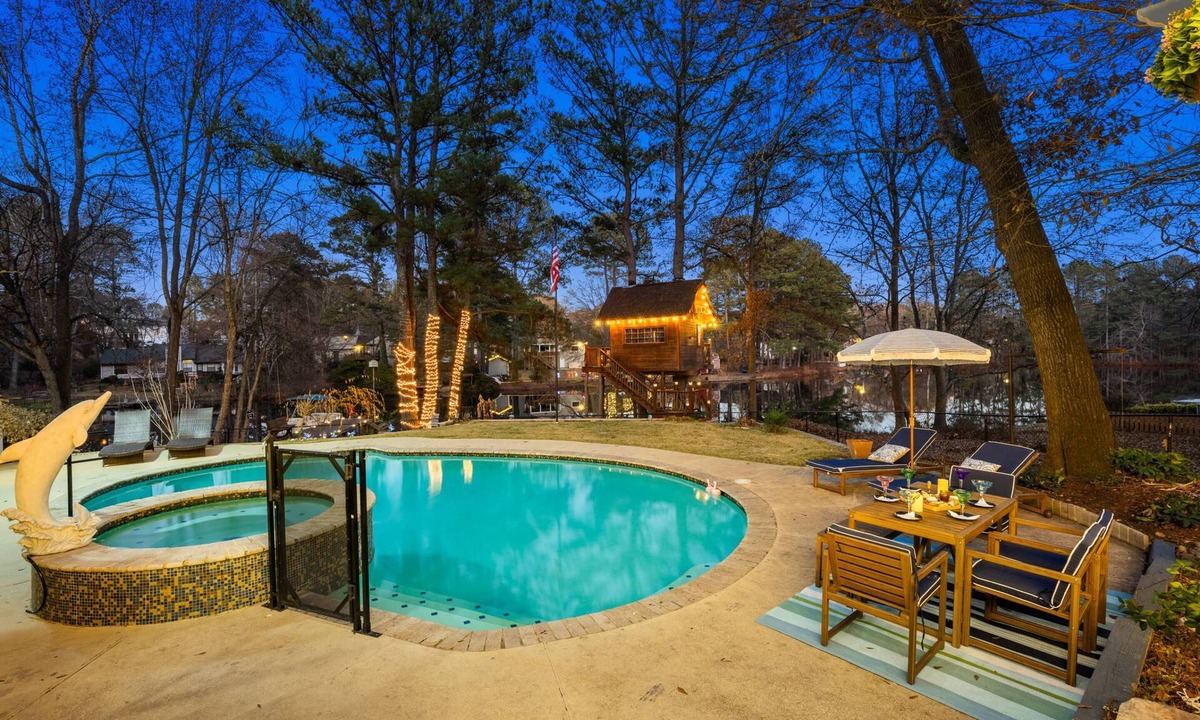 Lilburn House | Pool, Tree House, Kids Game Room, Grilling & 20 Minutes to Atl Attractions