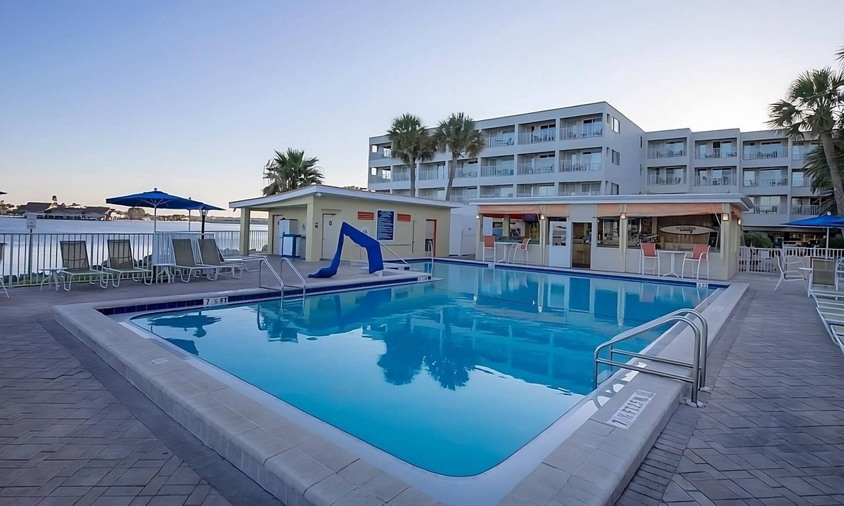 Rocky Point Hotel | Pool View Balcony! Unit w/Kitchen! Pool, Parking, Near Henry B. Plant Museum!