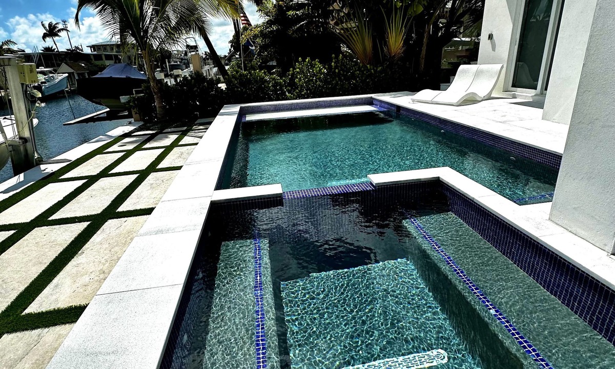Islamorada Apartment | Port Antigua NEW Luxury one bedroom/2 bath apt with pool