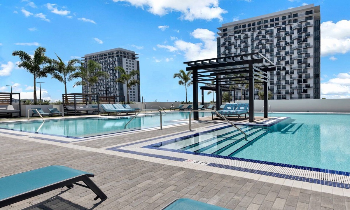 Doral Apartment | Premium 3BR City-View Suite w/Pool & Sauna Access