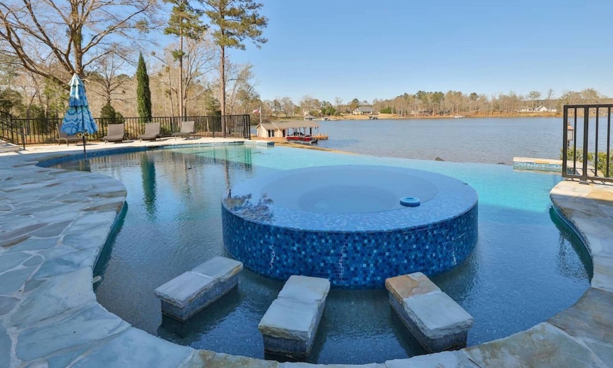 Macon House | Private 7BR Lakehouse Estate Pool Hottub 13 Beds