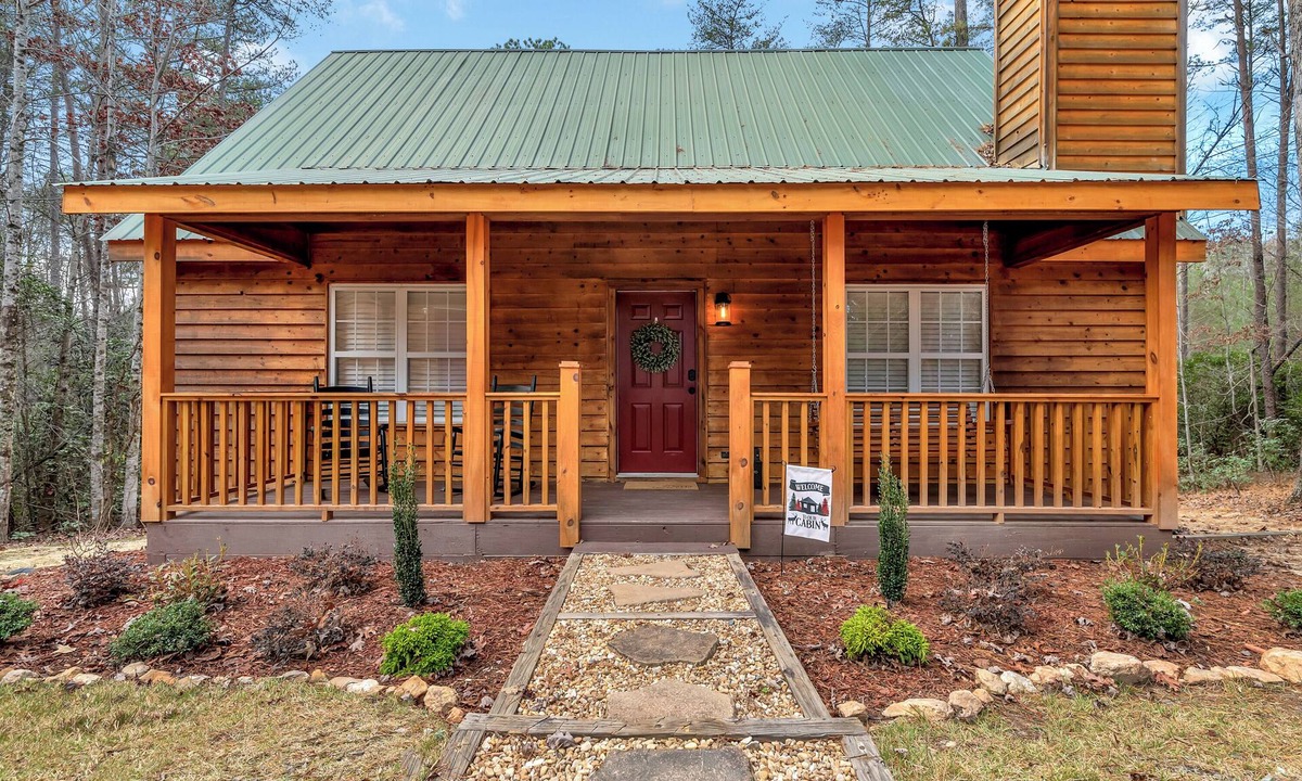 Sautee Nacoochee Cabin | Private Cabin for 8 | Fire Pit, Games | Near Helen